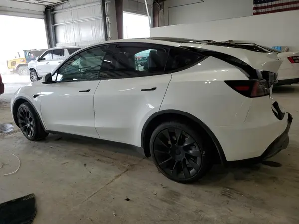7SAYGDEE2PF825370 2023 TESLA MODEL Y - Image 2