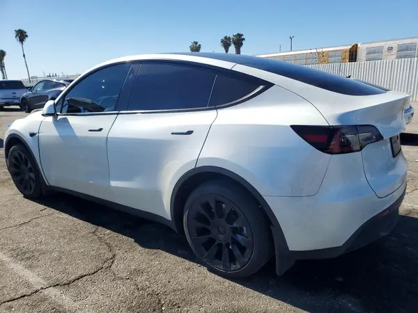 7SAYGDEE2PF844212 2023 TESLA MODEL Y - Image 2