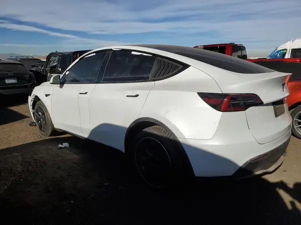 7SAYGDEE2PF845215 2023 TESLA MODEL Y - Image 2