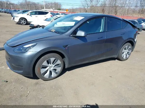 7SAYGDEE2PF854917 2023 TESLA MODEL Y - Image 2