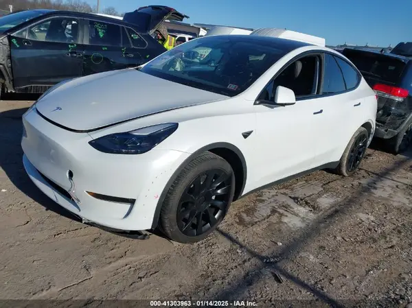 7SAYGDEE2PF855551 2023 TESLA MODEL Y - Image 2