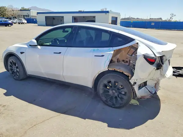 7SAYGDEE2PF855744 2023 TESLA MODEL Y - Image 2