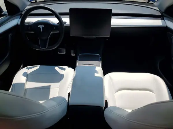 7SAYGDEE2PF857929 2023 TESLA MODEL Y - Image 8