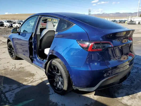 7SAYGDEE2PF872902 2023 TESLA MODEL Y - Image 2