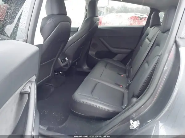 7SAYGDEE2PF874889 2023 TESLA MODEL Y - Image 8