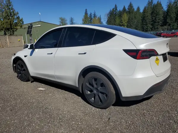 7SAYGDEE2PF878117 2023 TESLA MODEL Y - Image 2
