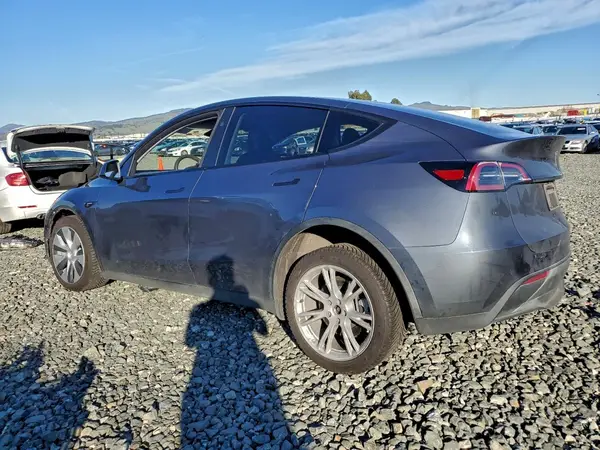 7SAYGDEE2PF881857 2023 TESLA MODEL Y - Image 2