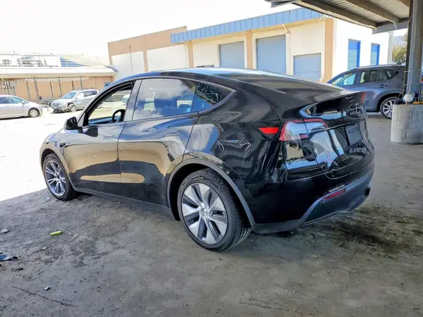 7SAYGDEE2PF892342 2023 TESLA MODEL Y - Image 2