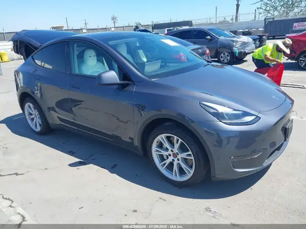 7SAYGDEE2PF902125 2023 TESLA MODEL Y - Image 1