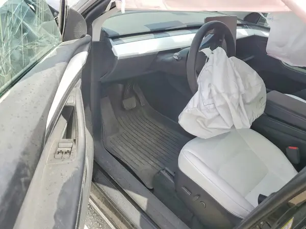 7SAYGDEE2PF909575 2023 TESLA MODEL Y - Image 8