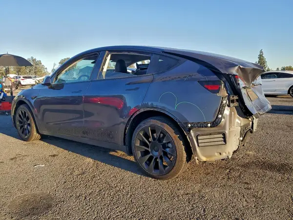 7SAYGDEE2PF913822 2023 TESLA MODEL Y - Image 2