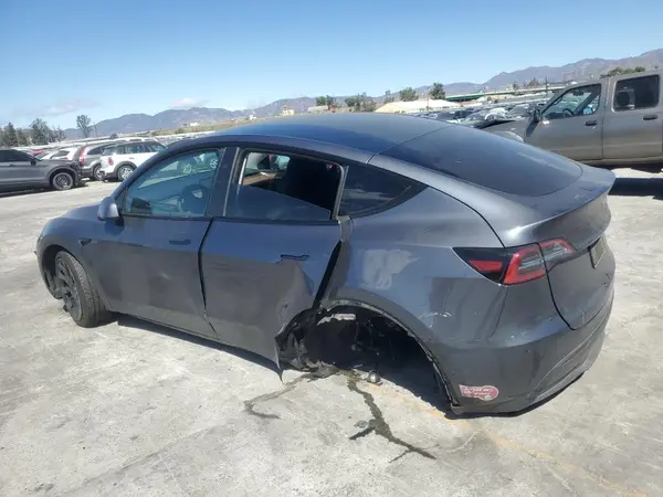 7SAYGDEE2PF949915 2023 TESLA MODEL Y - Image 2