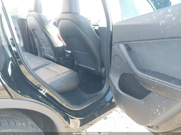 7SAYGDEE2RA214710 2024 TESLA MODEL Y - Image 8