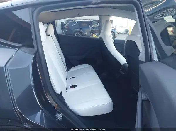 7SAYGDEE2RA223018 2024 TESLA MODEL Y - Image 8