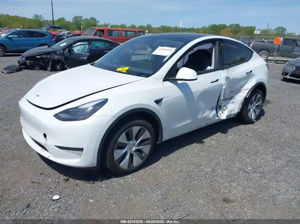 7SAYGDEE2RA223679 2024 TESLA MODEL Y - Image 2