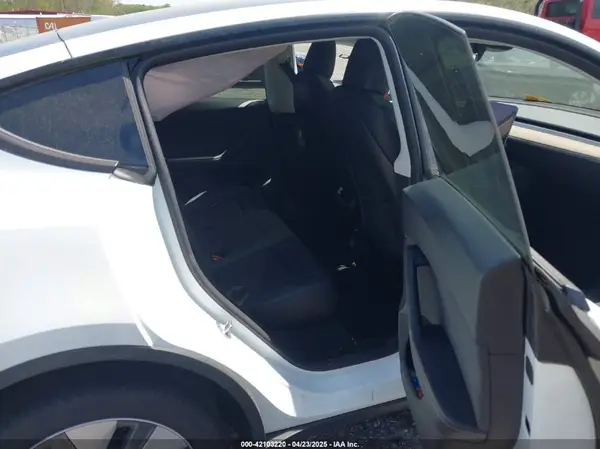 7SAYGDEE2RA223679 2024 TESLA MODEL Y - Image 8