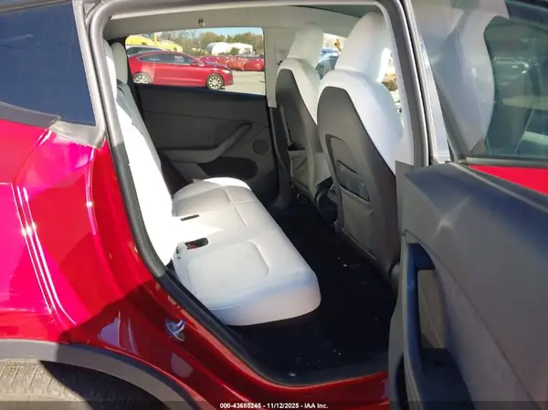 7SAYGDEE2RA226677 2024 TESLA MODEL Y - Image 8