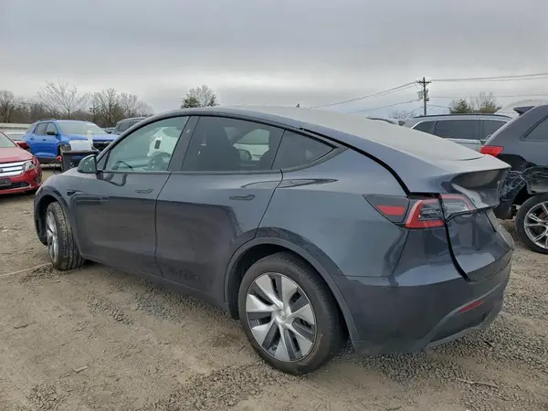 7SAYGDEE2RA227070 2024 TESLA MODEL Y - Image 2
