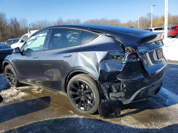 7SAYGDEE2RA234813 2024 TESLA MODEL Y - Image 2
