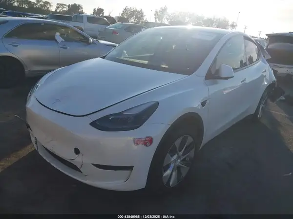 7SAYGDEE2RA236626 2024 TESLA MODEL Y - Image 2