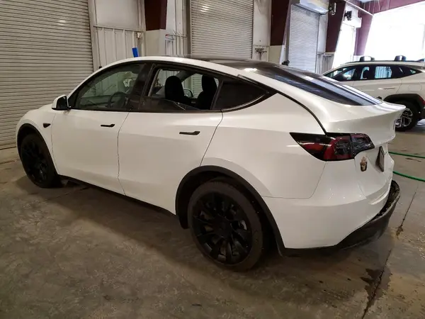 7SAYGDEE2RA240059 2024 TESLA MODEL Y - Image 2