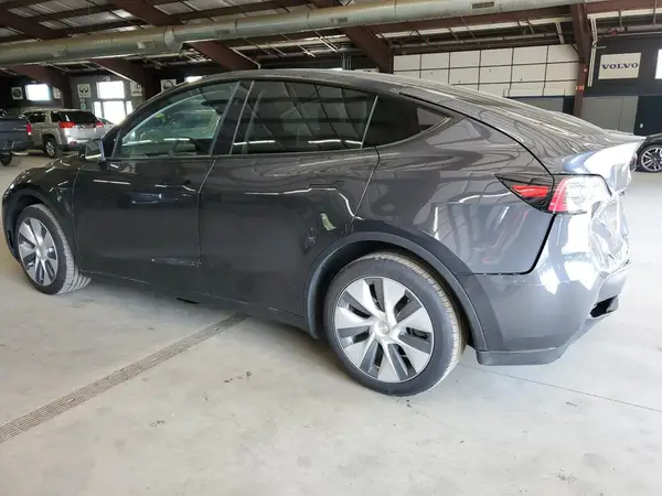 7SAYGDEE2RA246928 2024 TESLA MODEL Y - Image 2