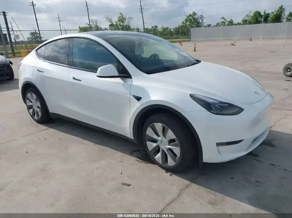 7SAYGDEE2RA248369 2024 TESLA MODEL Y - Image 1