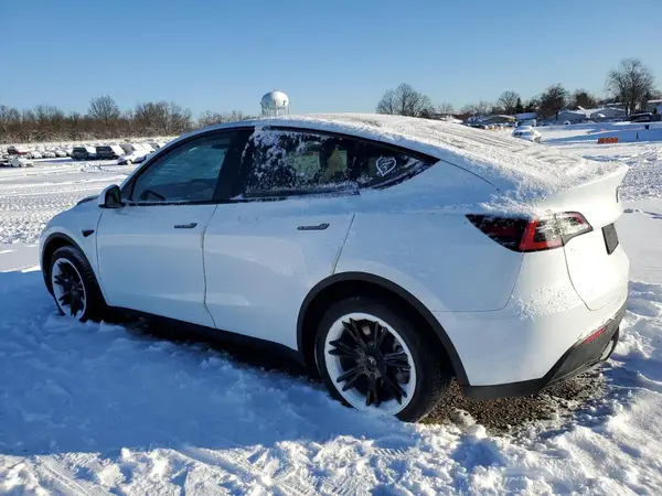 7SAYGDEE2RA258917 2024 TESLA MODEL Y - Image 2