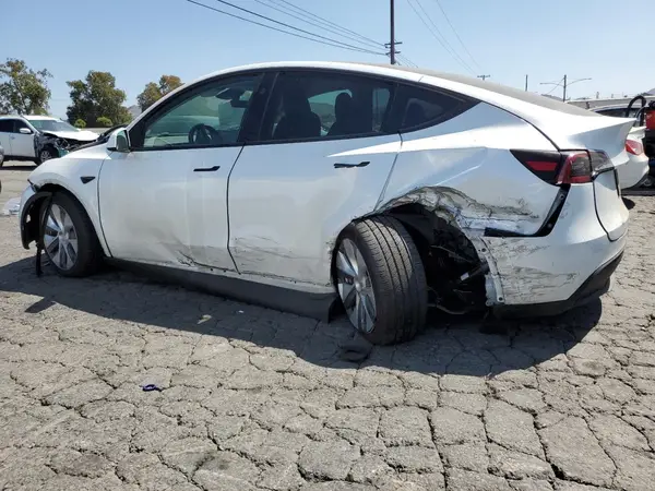 7SAYGDEE2RA261302 2024 TESLA MODEL Y - Image 2