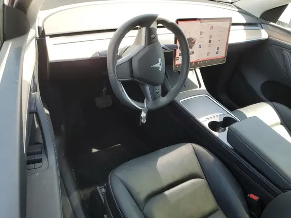 7SAYGDEE2RA261302 2024 TESLA MODEL Y - Image 8