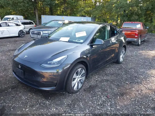 7SAYGDEE2RA274017 2024 TESLA MODEL Y - Image 2