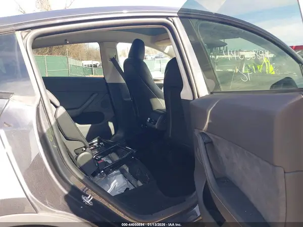 7SAYGDEE2RA284725 2024 TESLA MODEL Y - Image 8