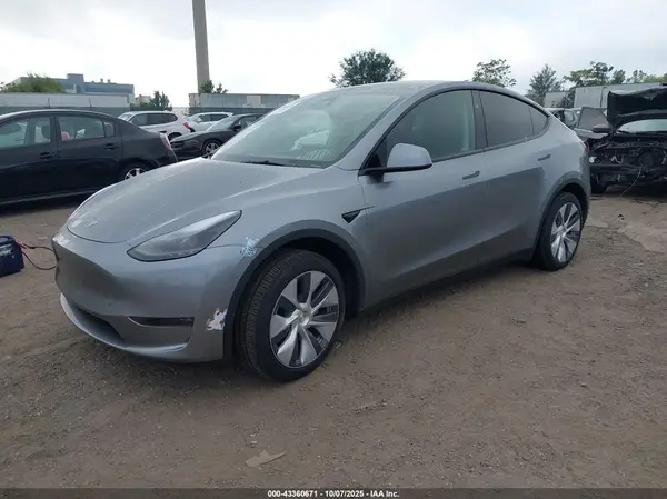 7SAYGDEE2RA290105 2024 TESLA MODEL Y - Image 2