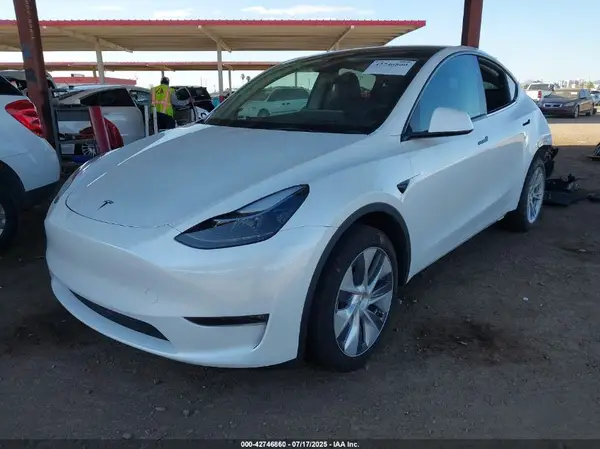 7SAYGDEE2RA290122 2024 TESLA MODEL Y - Image 2
