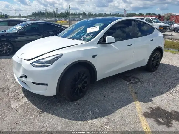 7SAYGDEE2RA323068 2024 TESLA MODEL Y - Image 2