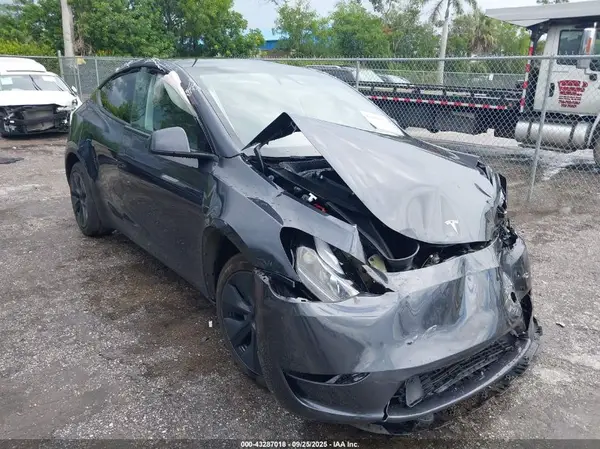 7SAYGDEE2RA325578 2024 TESLA MODEL Y - Image 1