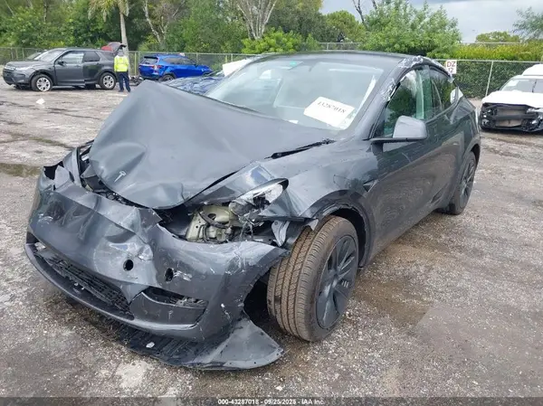 7SAYGDEE2RA325578 2024 TESLA MODEL Y - Image 2