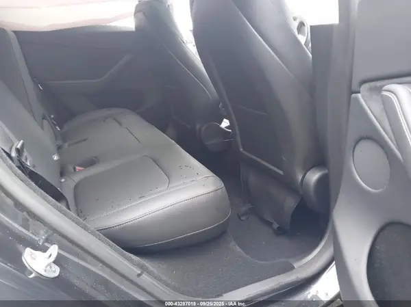 7SAYGDEE2RA325578 2024 TESLA MODEL Y - Image 8
