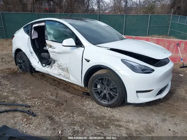 7SAYGDEE2RA335897 2024 TESLA MODEL Y - Image 1