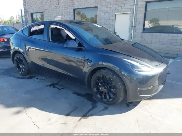 7SAYGDEE2RF005762 2024 TESLA MODEL Y - Image 1
