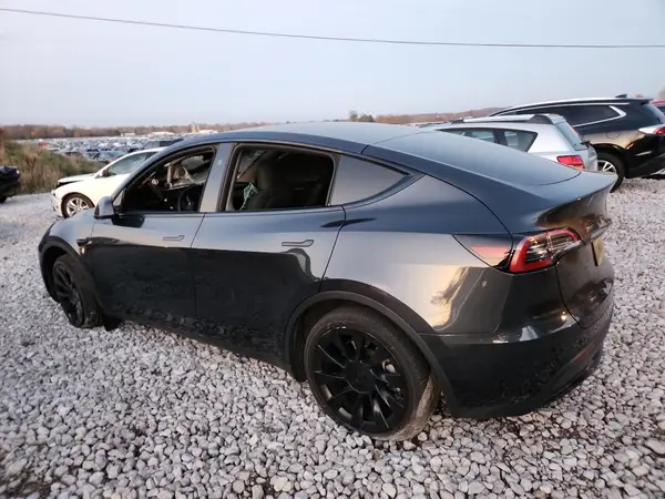 7SAYGDEE2RF031343 2024 TESLA MODEL Y - Image 2