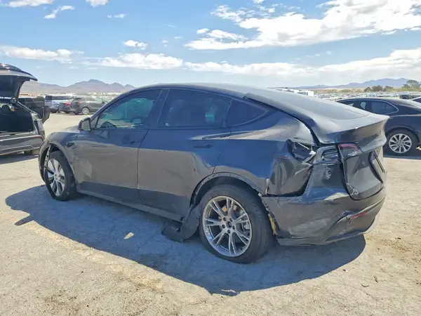 7SAYGDEE2RF031469 2024 TESLA MODEL Y - Image 2