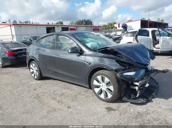 7SAYGDEE2RF034663 2024 TESLA MODEL Y - Image 1