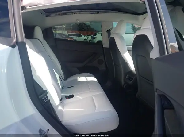 7SAYGDEE2RF063709 2024 TESLA MODEL Y - Image 8
