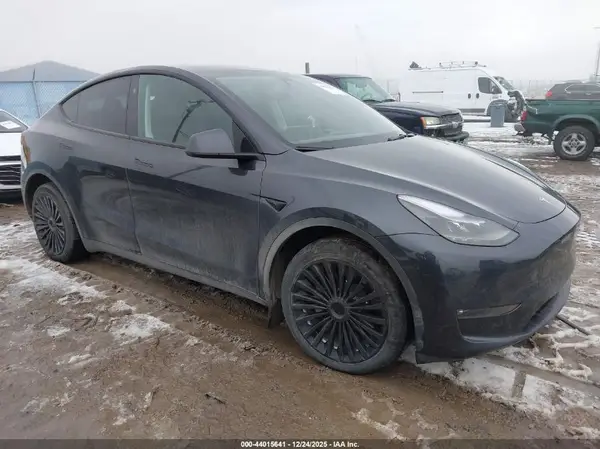 7SAYGDEE2RF064584 2024 TESLA MODEL Y - Image 1