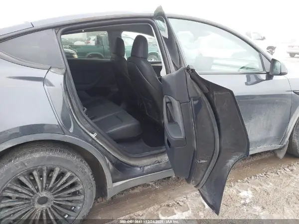 7SAYGDEE2RF064584 2024 TESLA MODEL Y - Image 8