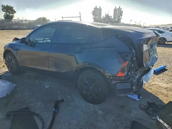 7SAYGDEE2RF064956 2024 TESLA MODEL Y - Image 2