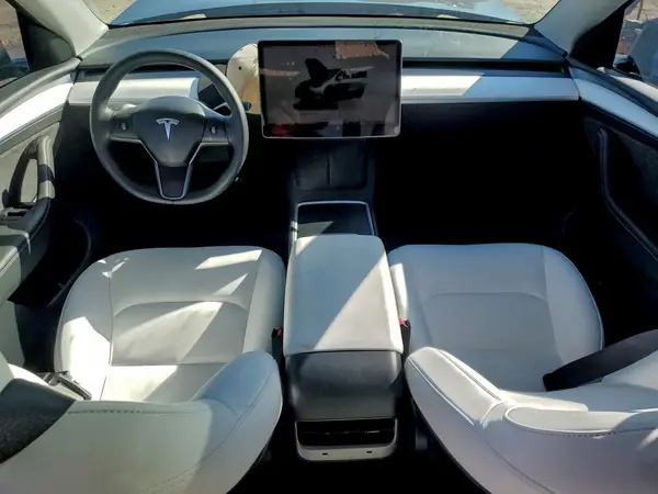 7SAYGDEE2RF064956 2024 TESLA MODEL Y - Image 8