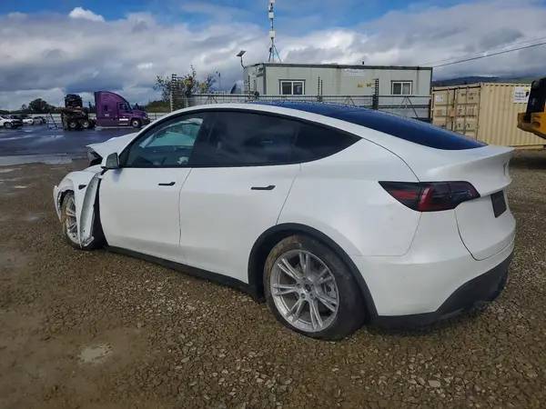 7SAYGDEE2RF070336 2024 TESLA MODEL Y - Image 2