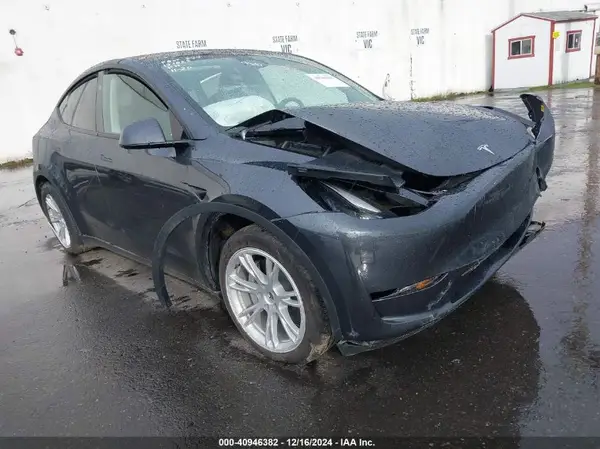 7SAYGDEE2RF073043 2024 TESLA MODEL Y - Image 1